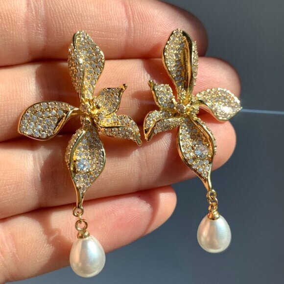 NEW ~ Anthropologie Shashi Pave Crystal Flower & Pearl Dangle Earrings - Picture 4 of 10